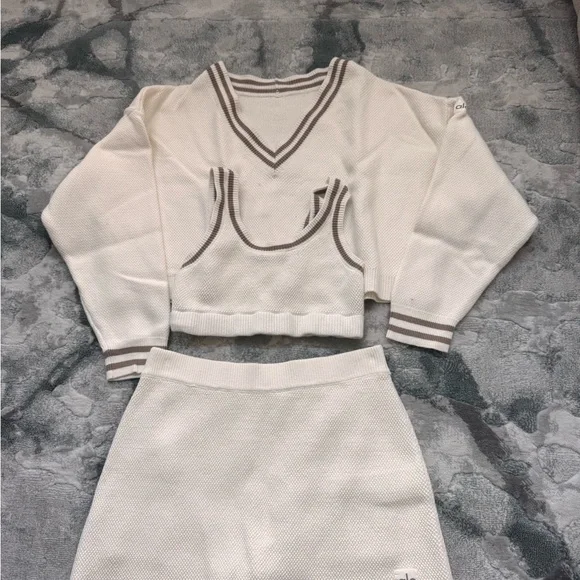 Alo Three piece Tennis Club Sweater Knit V-Neck Pullover , top & skirt - Picture 8 of 10